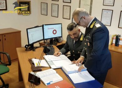 I furbetti dei lavori nelle scuole: pagavano due volte le fatture, sospesi un dirigente scolastico e un dirigente di un istituto professionale