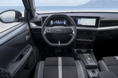 Nuovo Opel Frontera: design minimalista, interni sostenibili e motorizzazioni innovative