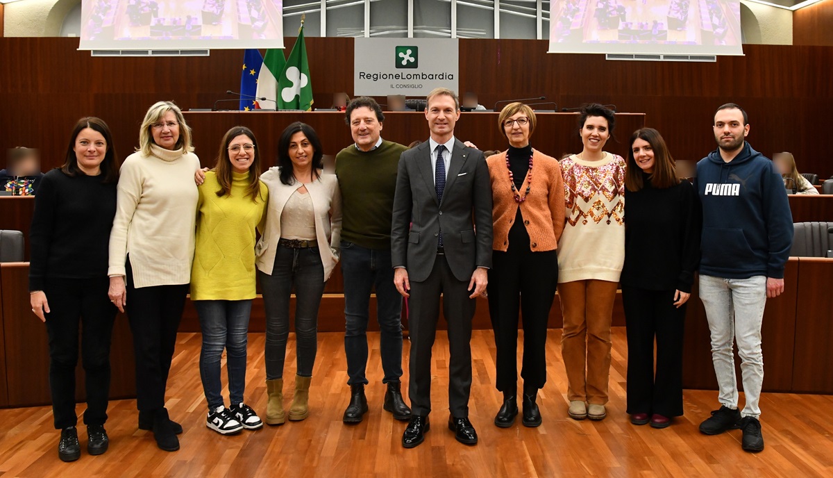 Le classi V della scuola primaria “G. Rodari” di Cesano Maderno (MB) ospiti a Palazzo Pirelli per una visita didattica Le classi V della scuola primaria “G. Rodari” di Cesano Maderno (MB) ospiti a Palazzo Pirelli per una visita didattica