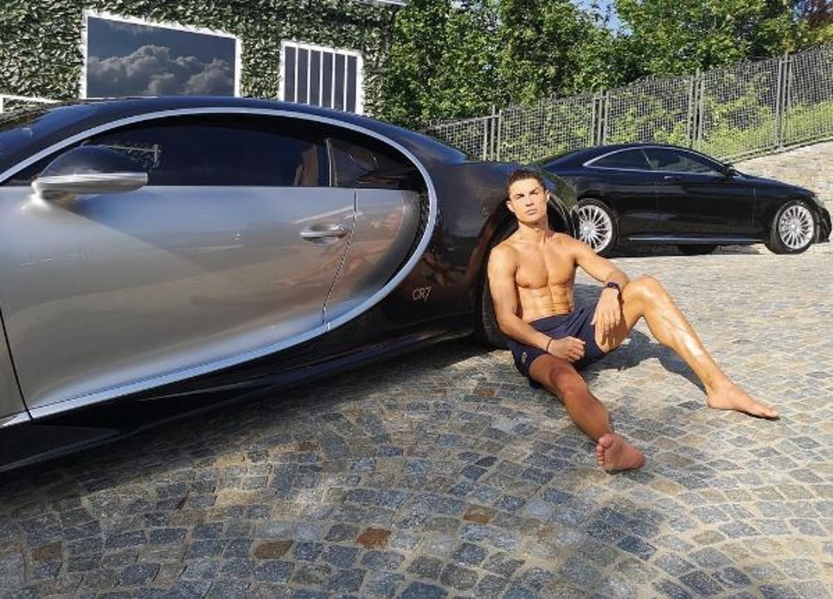 Cristiano Ronaldo si regala un jet extralusso personalizzato: il prezzo è da capogiro