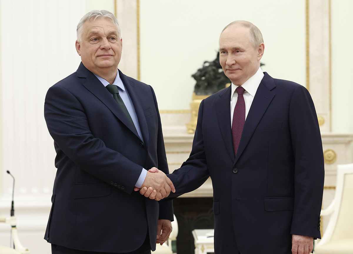 Ucraina, Orban veste i panni da mediatore: telefonata a Putin dopo un colloquio con Trump. “Ogni passo per la pace” Ucraina, Orban veste i panni da mediatore: telefonata a Putin dopo un colloquio con Trump. “Ogni passo per la pace”