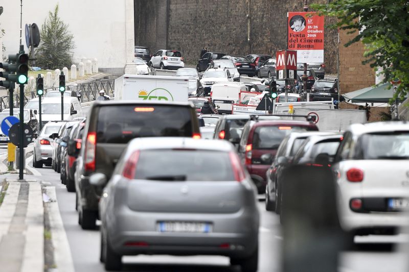 L’Ue potrebbe sminare la bomba del Green deal: il Ppe si mette di traverso per ridiscutere le norme sulle emissioni L’Ue potrebbe sminare la bomba del Green deal: il Ppe si mette di traverso per ridiscutere le norme sulle emissioni