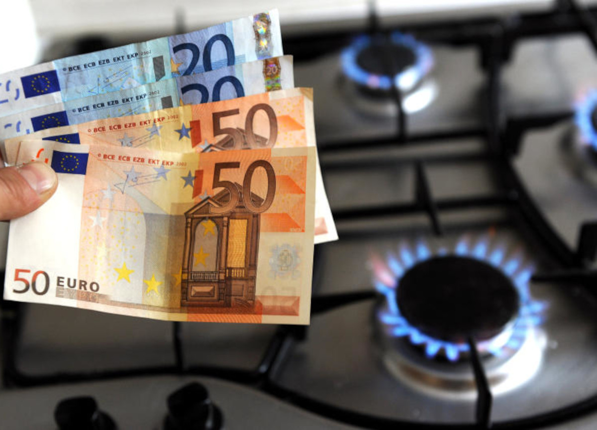 Caro energia, la situazione precipita. Ecco il piano d’emergenza europeo: termosifoni giù, stop alle auto e aiuti alle famiglie. La bozza