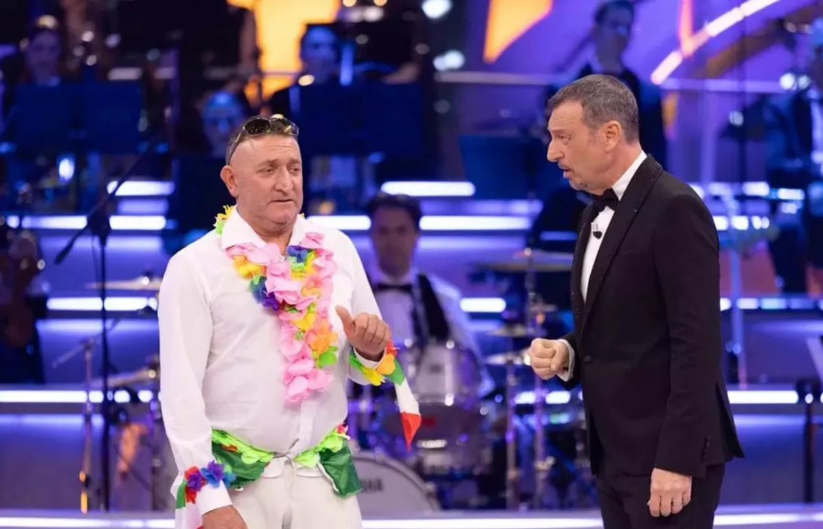 Ascolti tv, Amadeus non si ferma più con La Corrida e lancia la frecciatina a Teo Mammucari. Canale 5 manda Rai1 ko con Bocelli Ascolti tv, Amadeus non si ferma più con La Corrida e lancia la frecciatina a Teo Mammucari. Canale 5 manda Rai1 ko con Bocelli