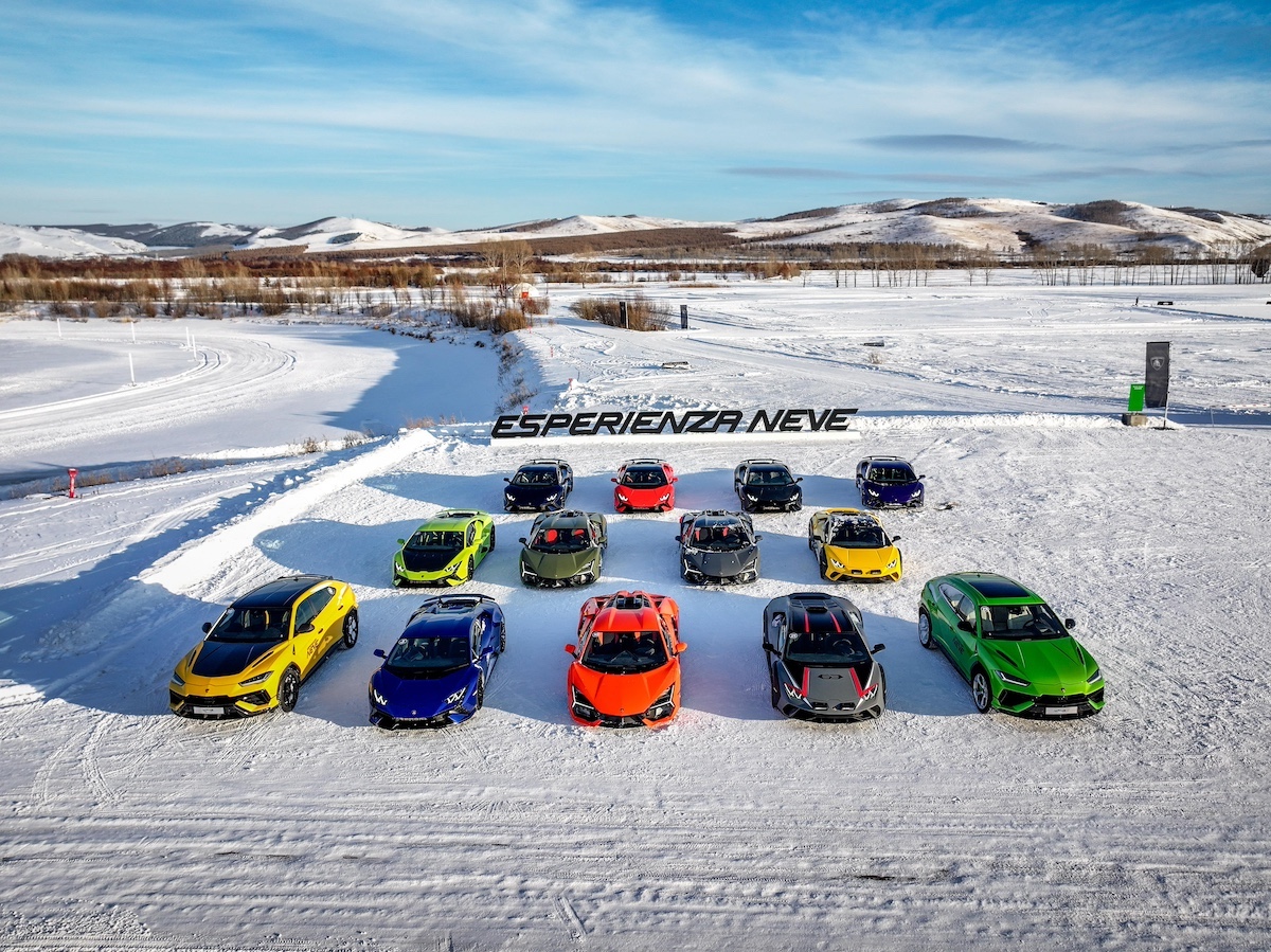 Debutto glaciale per Lamborghini Revuelto: performance e lusso su ghiaccio Debutto glaciale per Lamborghini Revuelto: performance e lusso su ghiaccio