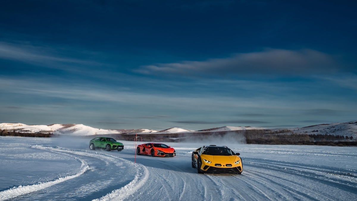 Debutto glaciale per Lamborghini Revuelto: performance e lusso su ghiaccio Debutto glaciale per Lamborghini Revuelto: performance e lusso su ghiaccio