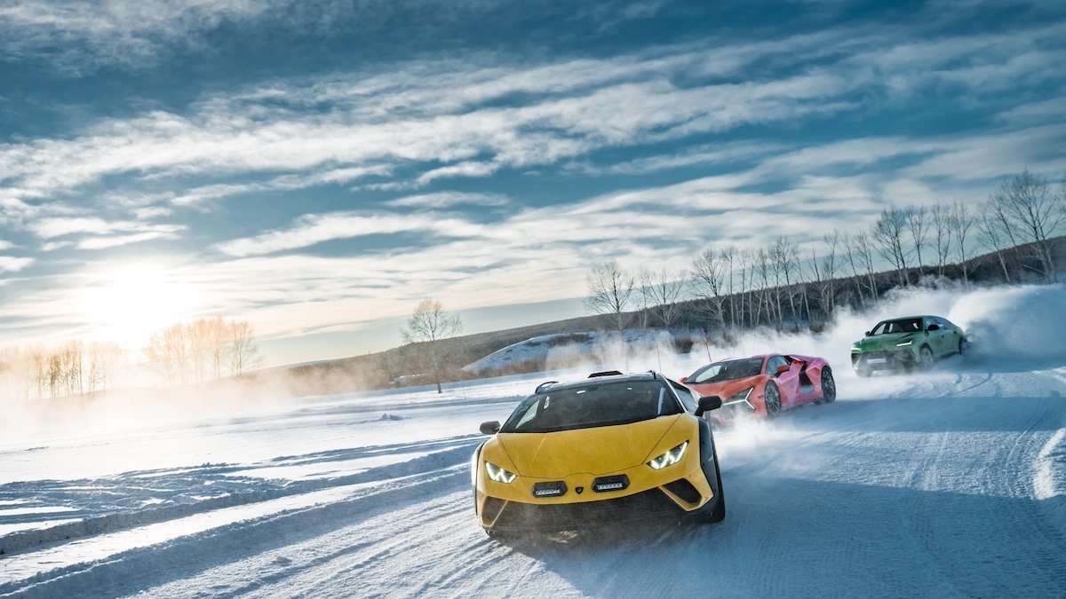 Debutto glaciale per Lamborghini Revuelto: performance e lusso su ghiaccio Debutto glaciale per Lamborghini Revuelto: performance e lusso su ghiaccio