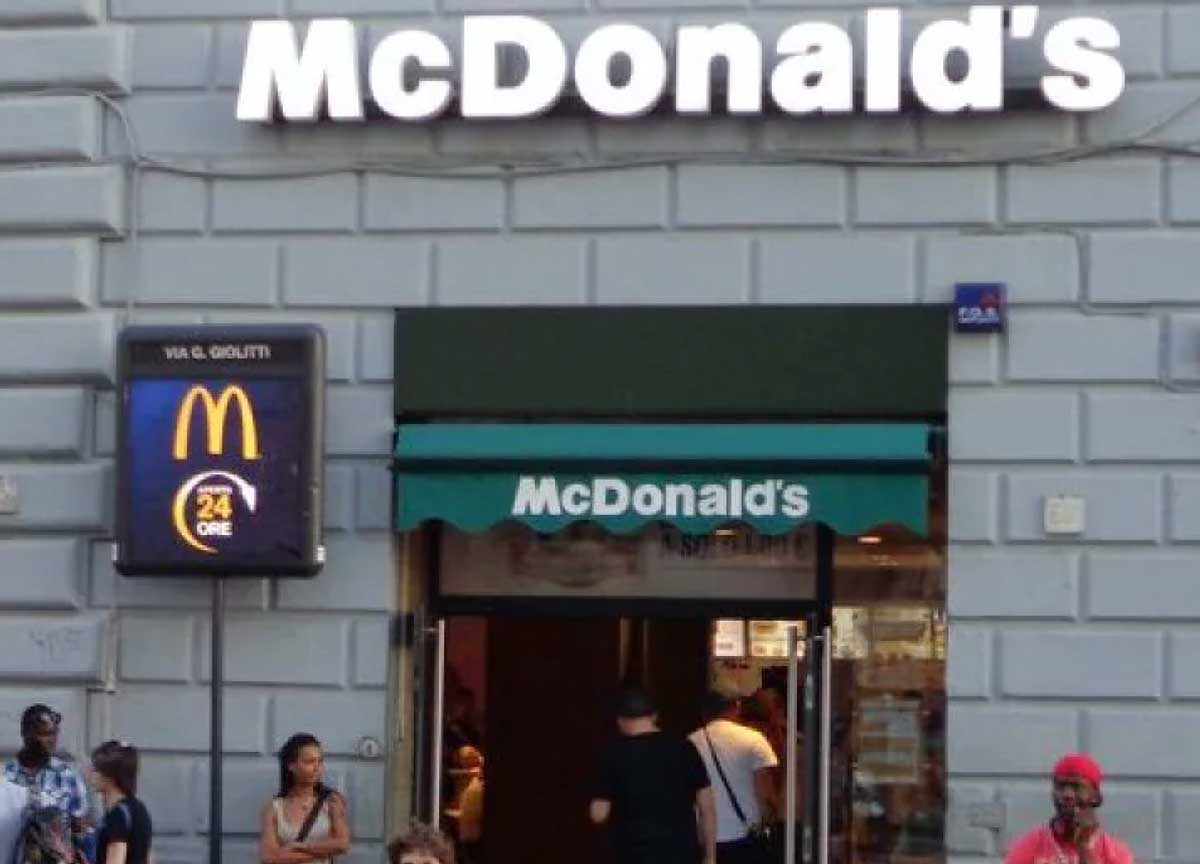“McDonald’s ritrovo di pregiudicati”: 10 giorni di chiusura ordinati dal Questore alla stazione Termini “McDonald’s ritrovo di pregiudicati”: 10 giorni di chiusura ordinati dal Questore alla stazione Termini
