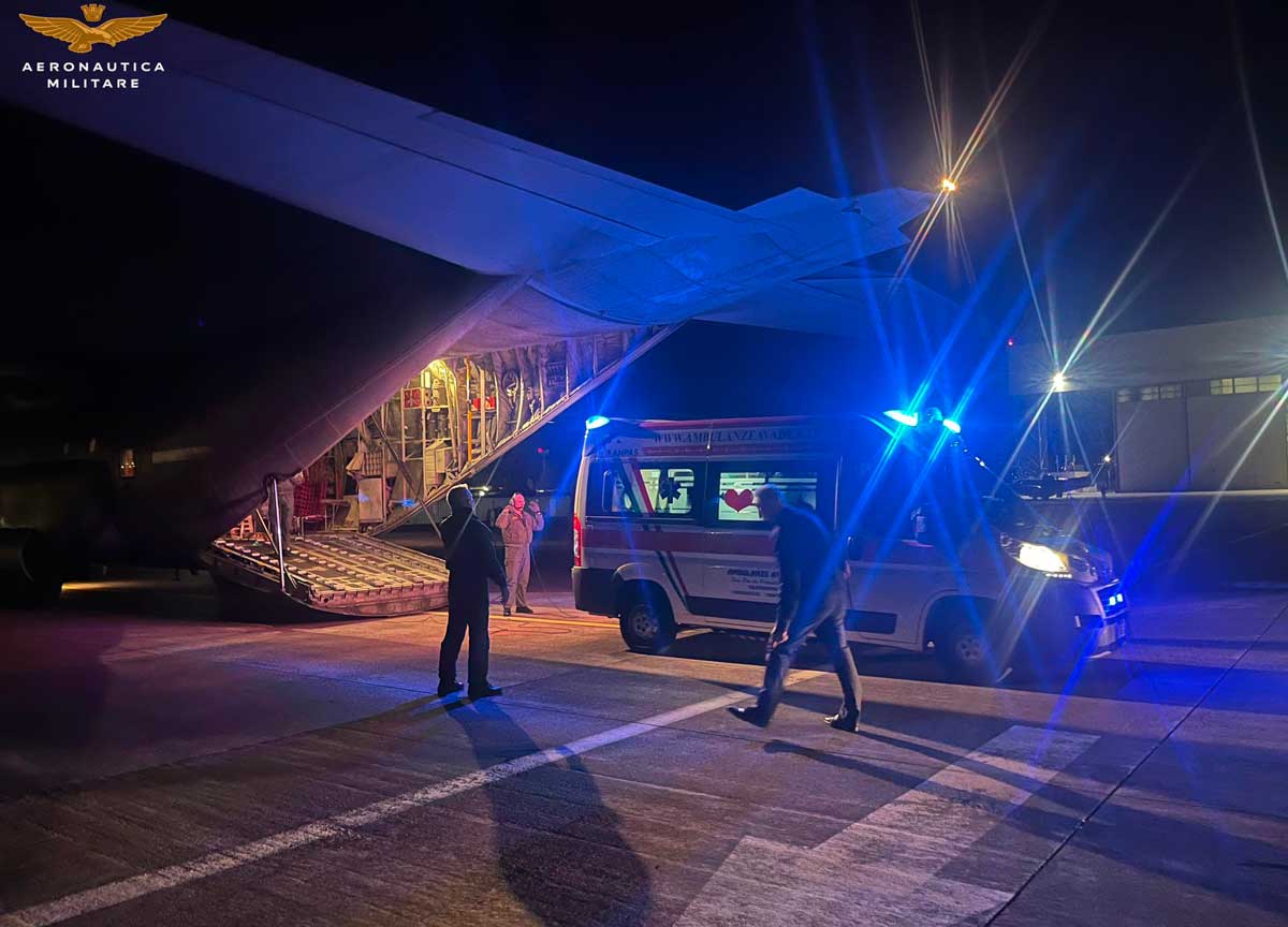 Bimba di 5 anni trasportata d’urgenza da Sigonella a Roma: si alza un C130 dell’Aeronautica, la piccola al Bambin Gesù Bimba di 5 anni trasportata d’urgenza da Sigonella a Roma: si alza un C130 dell’Aeronautica, la piccola al Bambin Gesù