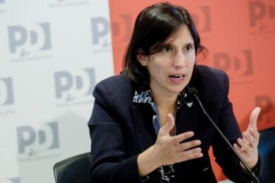 Stellantis: Schlein, ‘Meloni convochi tavolo a palazzo Chigi su automotive’. Sulla Manovra…