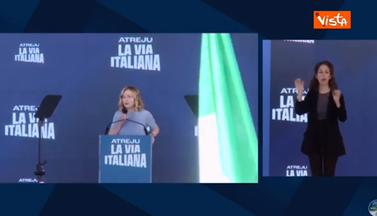 Giorgia Meloni crocerossina ad Atreju: chiama l’ambulanza per salvare uno spettatore che si sentiva male Giorgia Meloni crocerossina ad Atreju: chiama l’ambulanza per salvare uno spettatore che si sentiva male