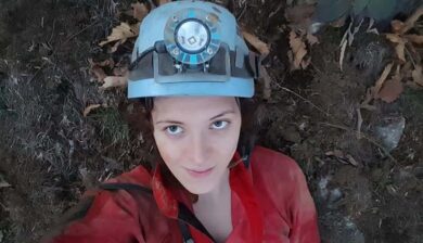 Speleologa intrappolata, i soccorritori: “E’ vigile e collaborativa”. La lunga uscita dalla grotta