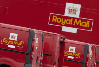 Il governo inglese spacchetta Royal Mail: le Poste di Sua maestà passano sotto il controllo del ceco Daniel Kretinsky