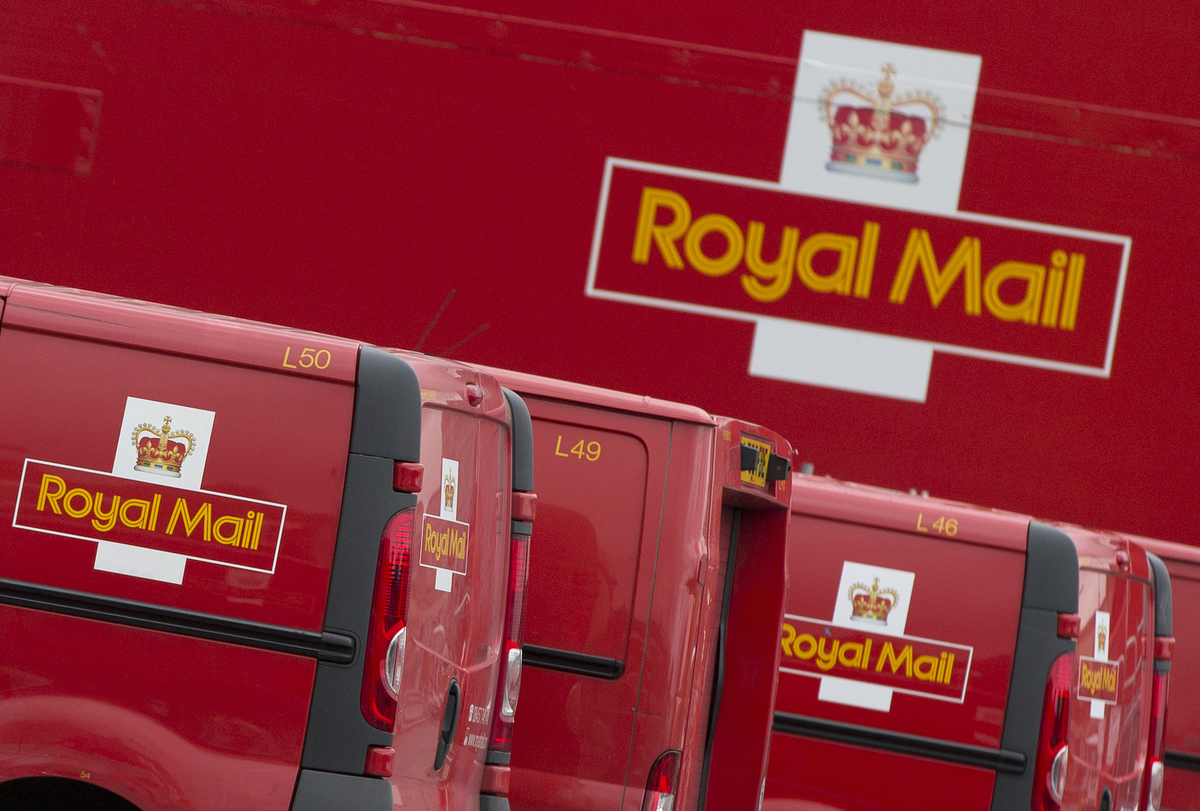 Il governo inglese spacchetta Royal Mail: le Poste di Sua maestà passano sotto il controllo del ceco Daniel Kretinsky Il governo inglese spacchetta Royal Mail: le Poste di Sua maestà passano sotto il controllo del ceco Daniel Kretinsky