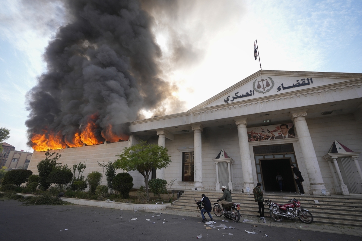 Siria, le condizioni dell’Ue per riconoscere il nuovo Governo (e il piano per i rimpatri) Siria, le condizioni dell’Ue per riconoscere il nuovo Governo (e il piano per i rimpatri)