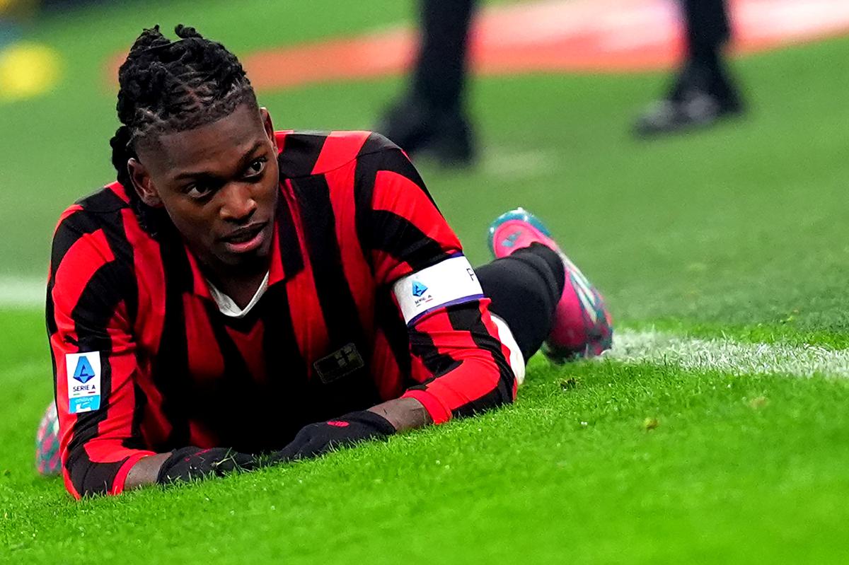 Milan disastro, 0-0 col Genoa nel giorno dei 125 anni. Tifosi contestano. “Avete rotto il…” “Noi non siamo americani” Milan disastro, 0-0 col Genoa nel giorno dei 125 anni. Tifosi contestano. “Avete rotto il…” “Noi non siamo americani”