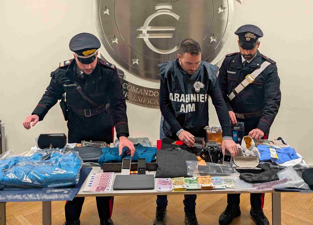 Shopping di Natale con banconote false da 500 euro a Trinità dei Monti e Campo Marzio: in manette un falsario bulgaro