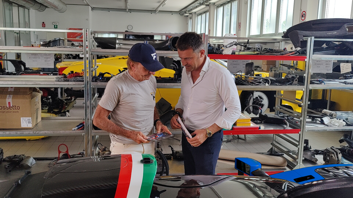 Emerson Fittipaldi e la sua Isotta Fraschini: il fascino senza tempo delle hypercar italiane Emerson Fittipaldi e la sua Isotta Fraschini: il fascino senza tempo delle hypercar italiane