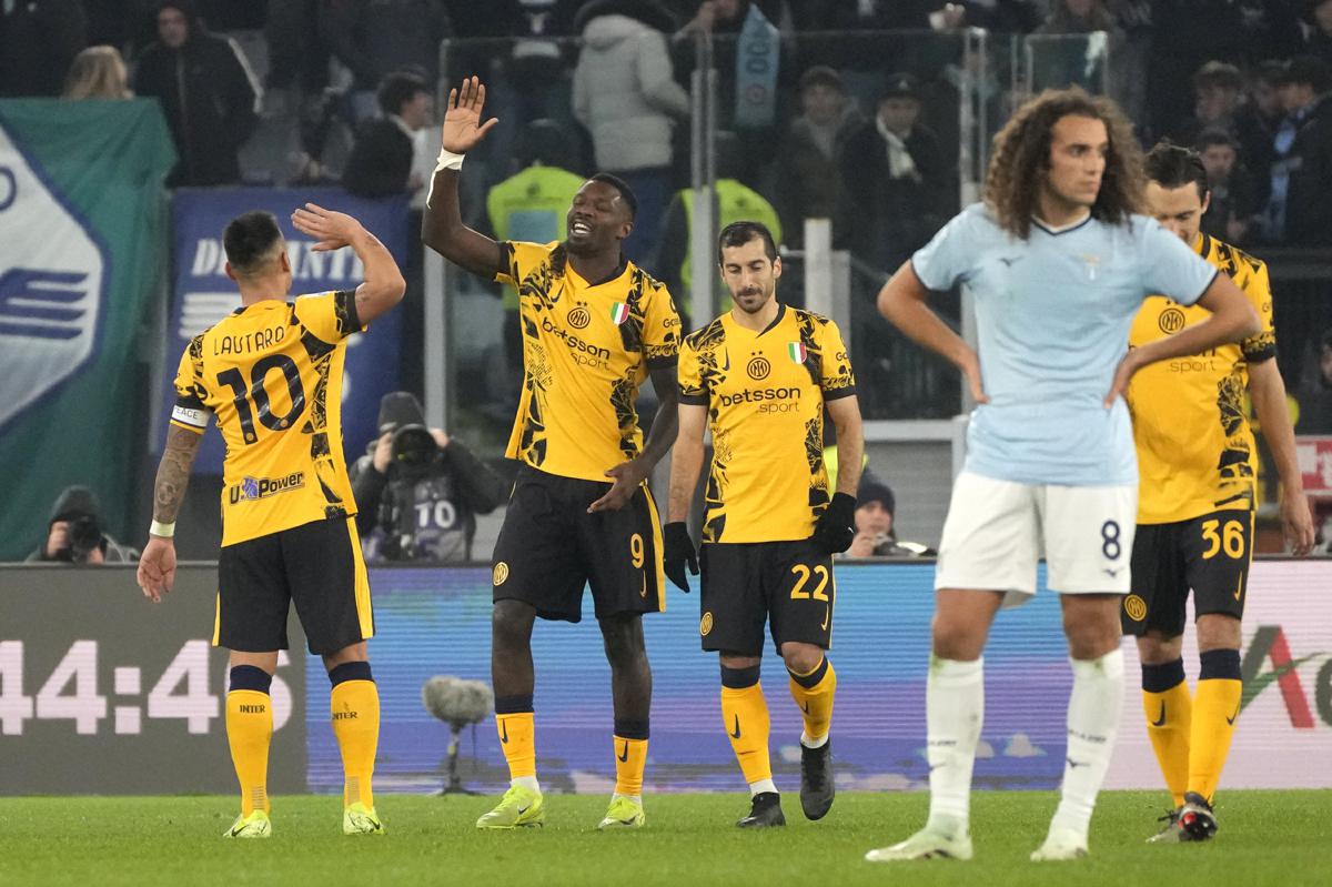 Inter, sei gol alla Lazio e messaggio all’Atalanta, quota scudetto per due. Il Napoli di Conte? Si stacca Inter, sei gol alla Lazio e messaggio all’Atalanta, quota scudetto per due. Il Napoli di Conte? Si stacca