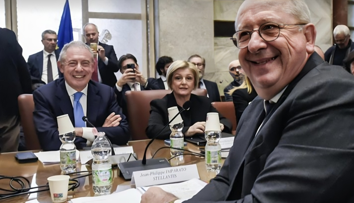Stellantis, via al tavolo al Mimit. Urso: “Dal governo 1 mld nel 2025 per l’automotive”. A Pomigliano nel 2028 la piattaforma Stella Small: il piano per l’Italia Stellantis, via al tavolo al Mimit. Urso: “Dal governo 1 mld nel 2025 per l’automotive”. A Pomigliano nel 2028 la piattaforma Stella Small: il piano per l’Italia