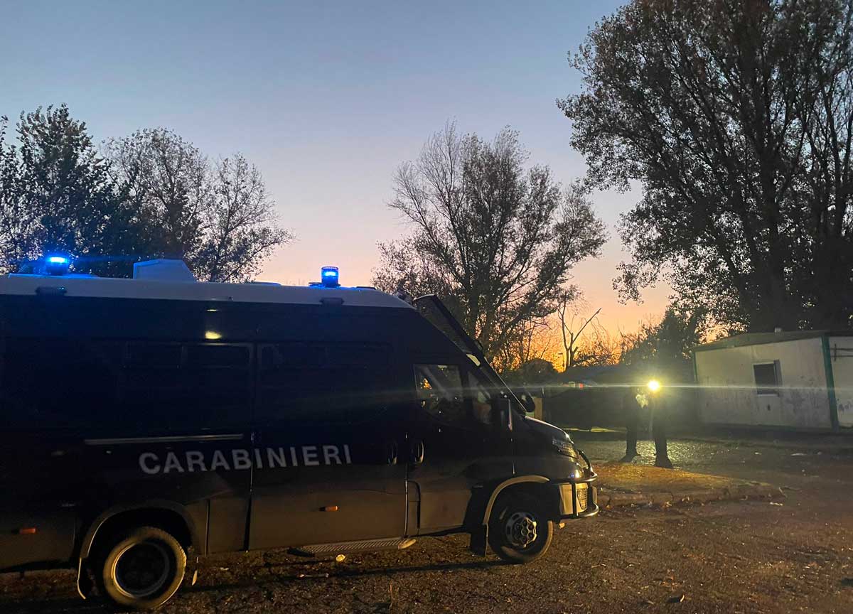 Tentarono di uccidere tre Carabinieri: quindici arresti per furti e rapine con la tecnica della “spaccata” Tentarono di uccidere tre Carabinieri: quindici arresti per furti e rapine con la tecnica della “spaccata”