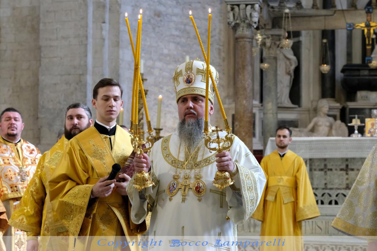 Il Metropolita di Kiev e Ucraina Epifanio I in Basilica a San Nicola Bari Il Metropolita di Kiev e Ucraina Epifanio I in Basilica a San Nicola Bari