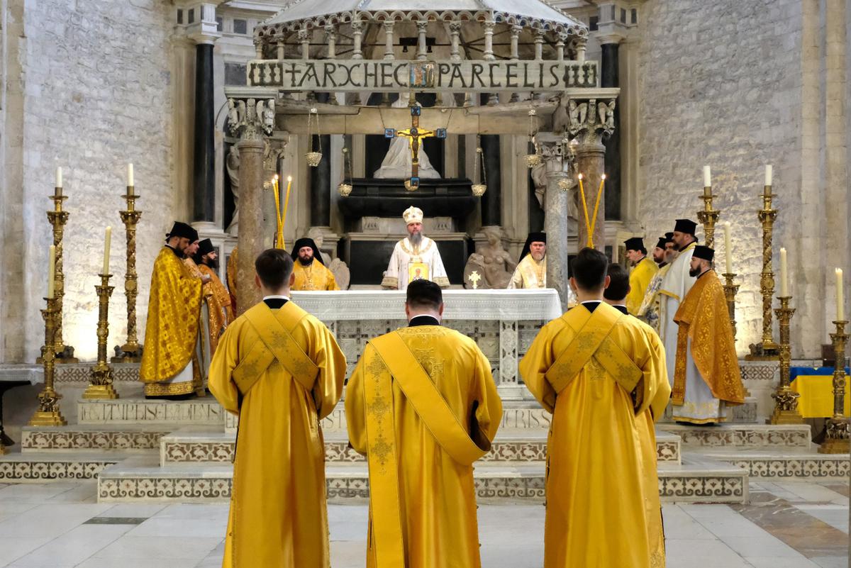 Il Metropolita di Kiev e Ucraina Epifanio I in Basilica a San Nicola Bari Il Metropolita di Kiev e Ucraina Epifanio I in Basilica a San Nicola Bari