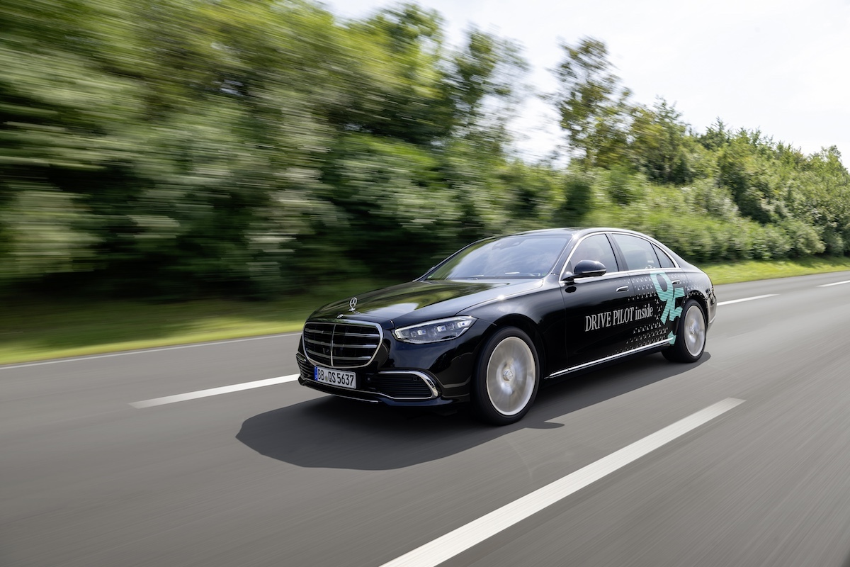 Mercedes-Benz DRIVE PILOT: guida autonoma di livello 3 fino a 95 km/h