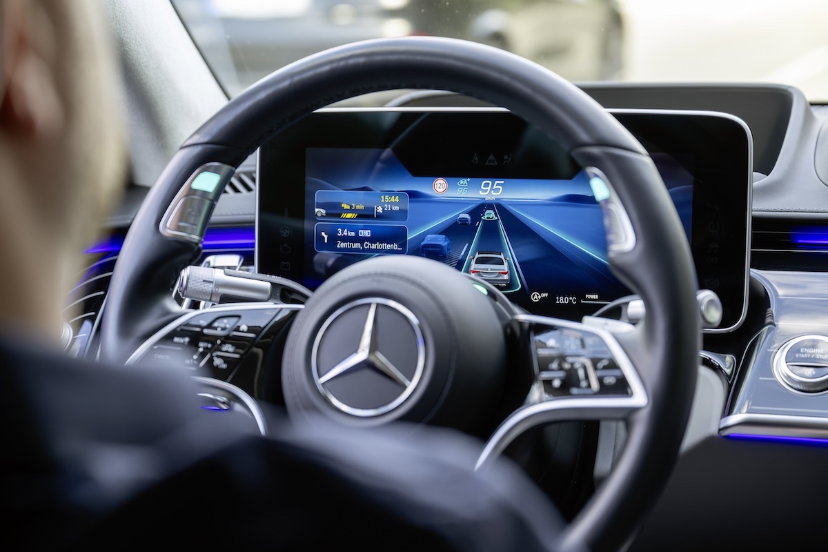 Mercedes-Benz DRIVE PILOT: guida autonoma di livello 3 fino a 95 km/h