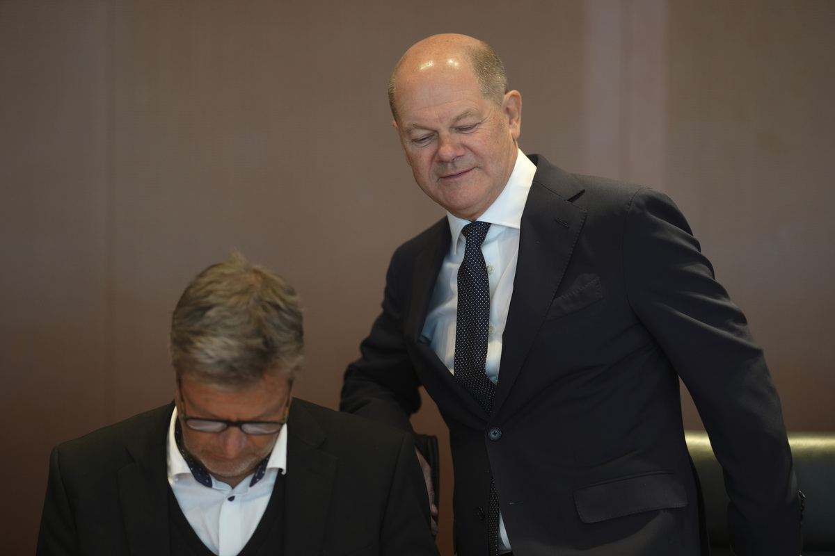 Germania, trattative per il nuovo governo: Cdu e Verdi si alleano? Spd di Scholz al palo Germania, trattative per il nuovo governo: Cdu e Verdi si alleano? Spd di Scholz al palo