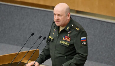 Ucraina, Zelensky ammette: “Non abbiamo le forze per riprenderci Crimea e Donbass”. Attentato al generale russo Kirillov, arrestato un cittadino uzbeko