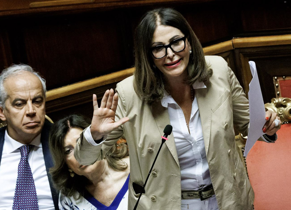 Santanché sta per cedere Visibilia: 2,8mln. La mossa per salvare la poltrona al Turismo