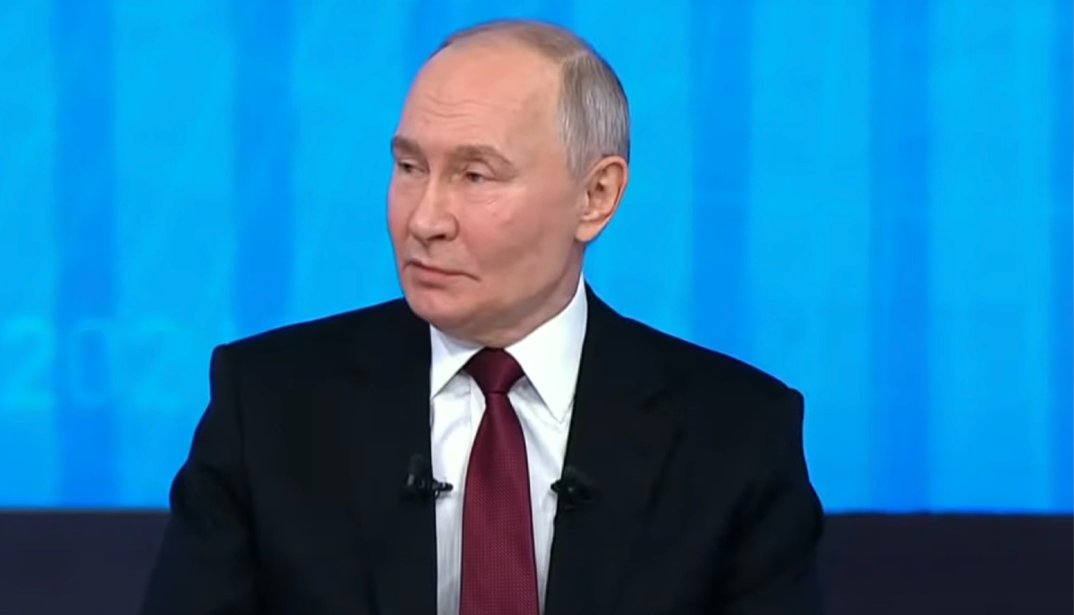 Guerra Ucraina, Putin: “Pronti a negoziare con Kiev”. Zelensky replica: “Pazzo che ama uccidere” Guerra Ucraina, Putin: “Pronti a negoziare con Kiev”. Zelensky replica: “Pazzo che ama uccidere”