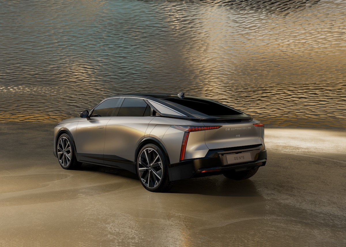 DS N°8: anteprima mondiale al Salone di Bruxelles 2025