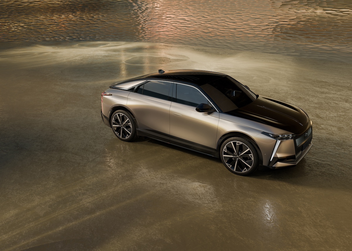 DS N°8: anteprima mondiale al Salone di Bruxelles 2025