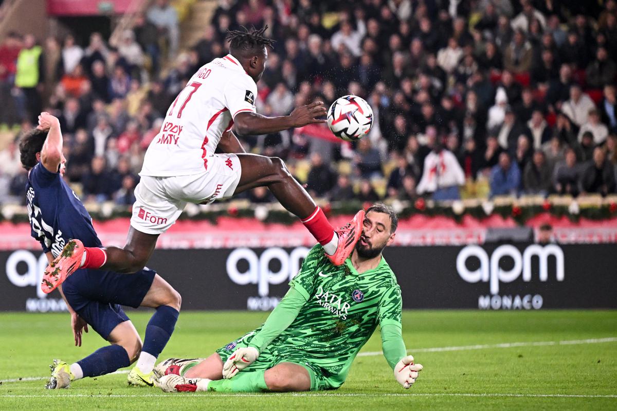 Donnarumma choc: tacchetti in faccia da Singo esce sanguinante: 10 punti sul volto – LE FOTO Donnarumma choc: tacchetti in faccia da Singo esce sanguinante: 10 punti sul volto – LE FOTO