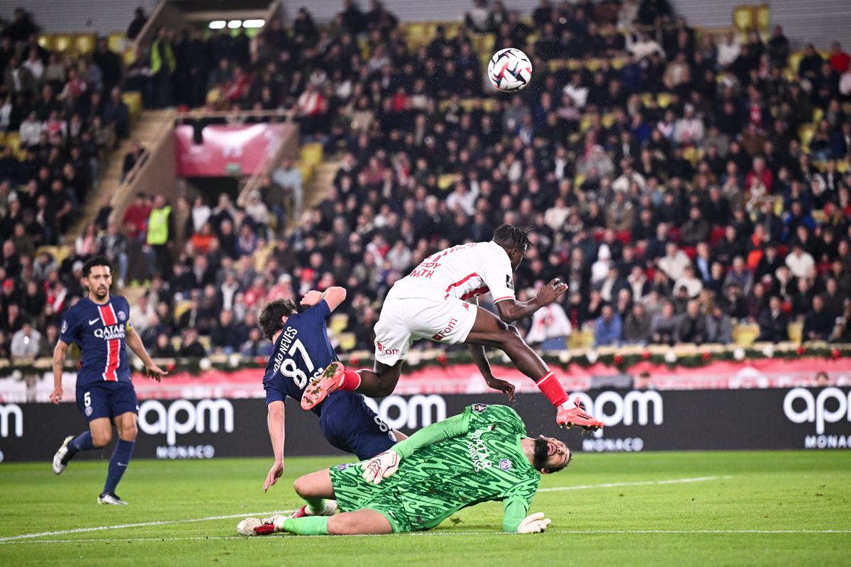 Donnarumma choc: tacchetti in faccia da Singo esce sanguinante: 10 punti sul volto – LE FOTO Donnarumma choc: tacchetti in faccia da Singo esce sanguinante: 10 punti sul volto – LE FOTO