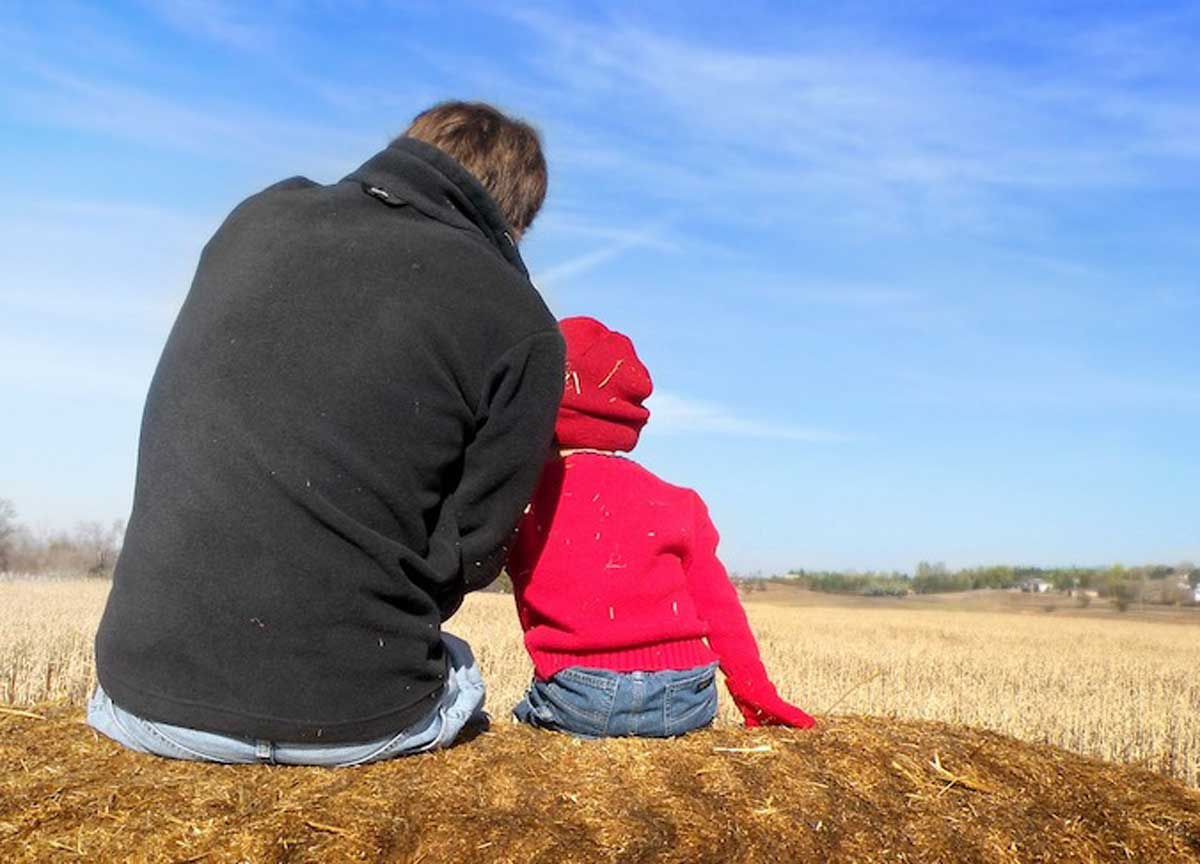 Natale e Capodanno amari per i padri separati: sotto l’albero discriminazione e solitudine. La denuncia Natale e Capodanno amari per i padri separati: sotto l’albero discriminazione e solitudine. La denuncia