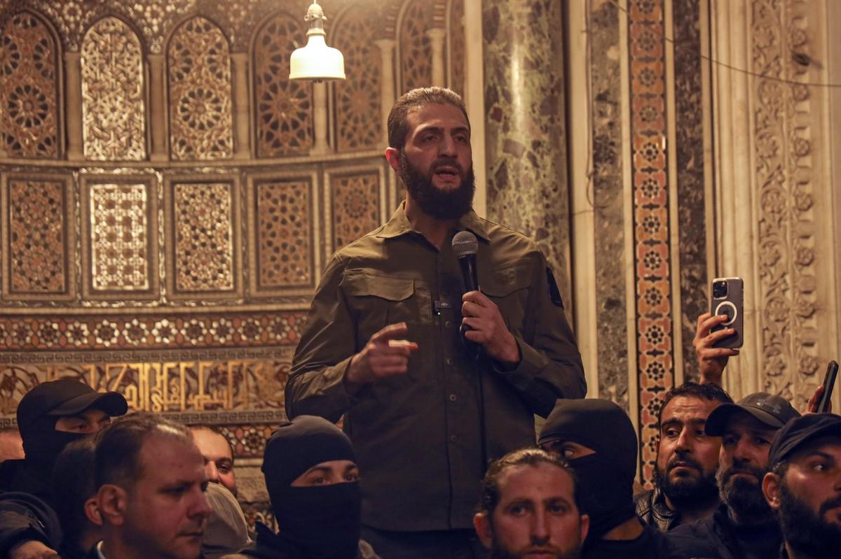 Siria, ucciso un leader dell’Isis: l’annuncio degli Stati Uniti. Una delegazione incontra Al Jolani Siria, ucciso un leader dell’Isis: l’annuncio degli Stati Uniti. Una delegazione incontra Al Jolani