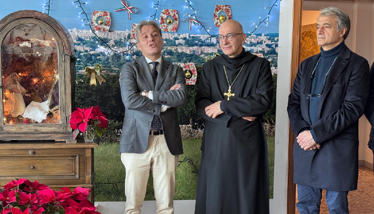 Comune di Noci: scambio di auguri natalizi con Sindaco Intini e Padre Abate Gionta Comune di Noci: scambio di auguri natalizi con Sindaco Intini e Padre Abate Gionta