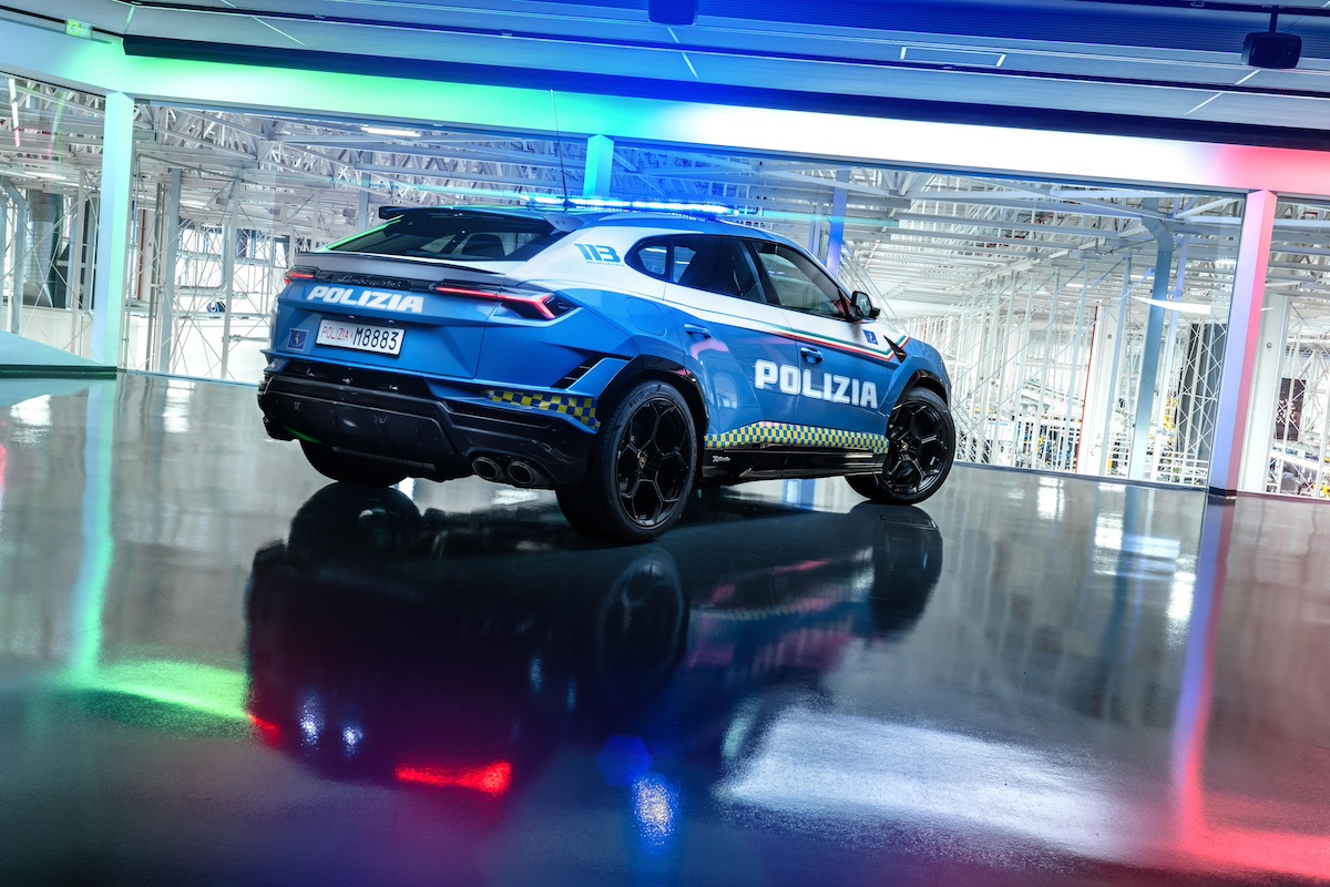 Lamborghini e Polizia di Stato: 20 Anni di collaborazione per la sicurezza e il pronto soccorso Lamborghini e Polizia di Stato: 20 Anni di collaborazione per la sicurezza e il pronto soccorso