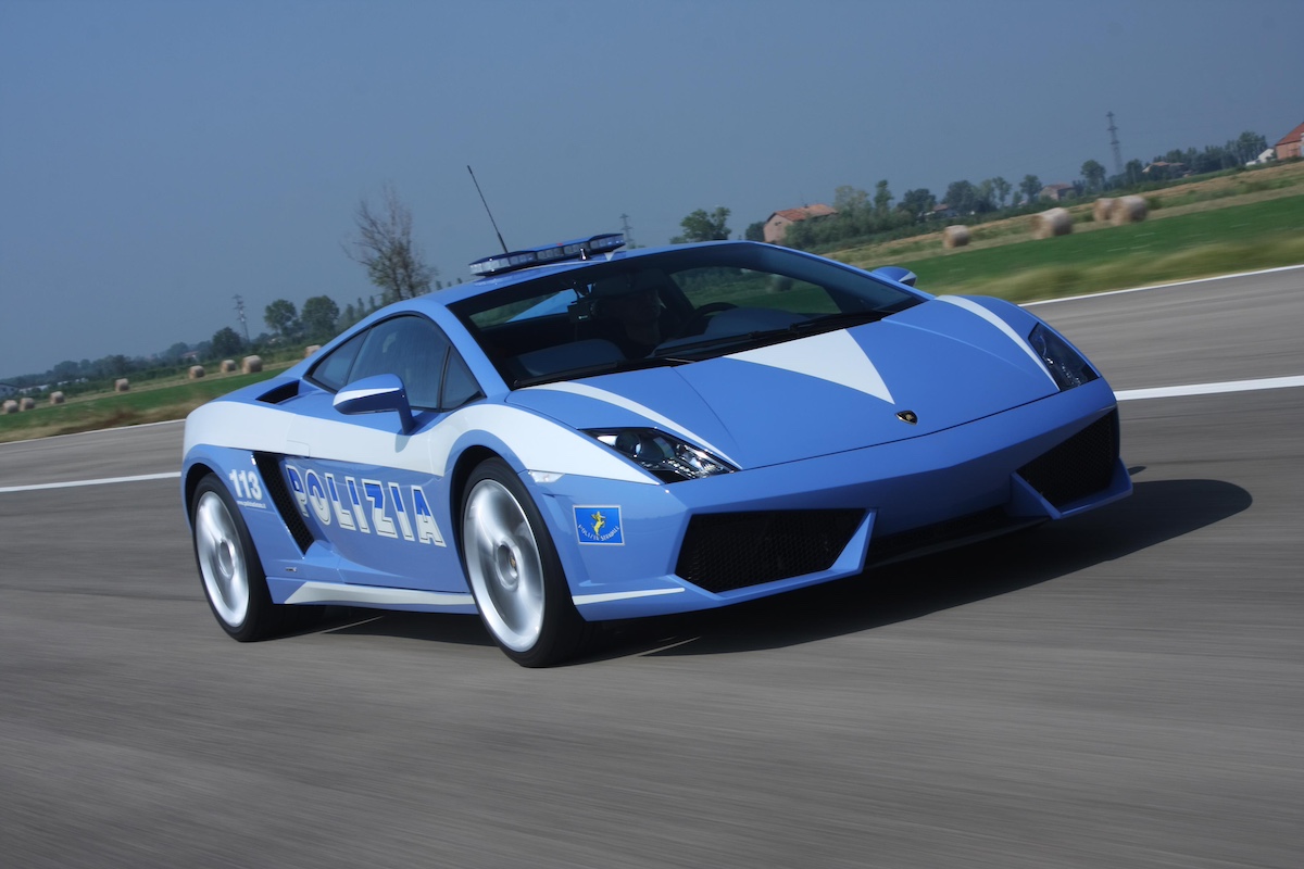 Lamborghini e Polizia di Stato: 20 Anni di collaborazione per la sicurezza e il pronto soccorso Lamborghini e Polizia di Stato: 20 Anni di collaborazione per la sicurezza e il pronto soccorso