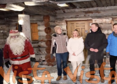 Meloni arriva in Lapponia, la foto con Babbo Natale. VIDEO