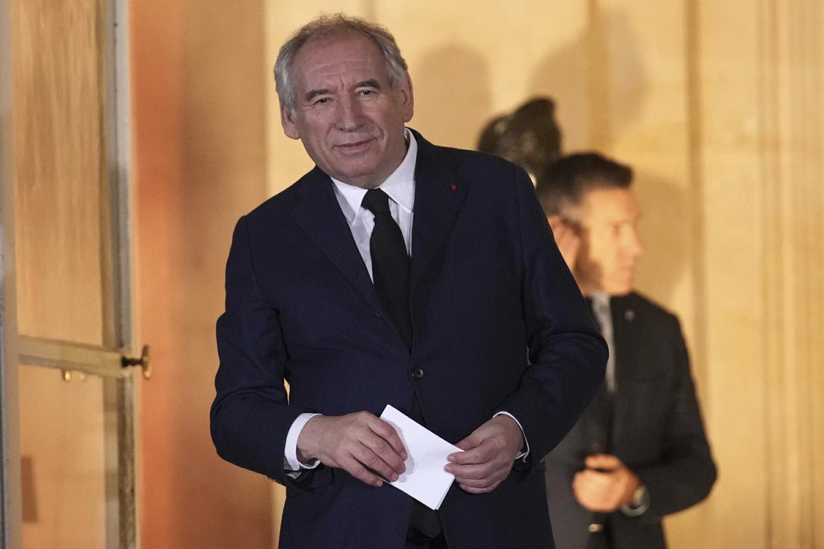 Francia, 34 ministri nel nuovo governo Bayrou: Darmanin alla Giustizia e Lombard all’Economia. Bardella: ‘Riunita la coalizione del fallimento’ Francia, 34 ministri nel nuovo governo Bayrou: Darmanin alla Giustizia e Lombard all’Economia. Bardella: ‘Riunita la coalizione del fallimento’