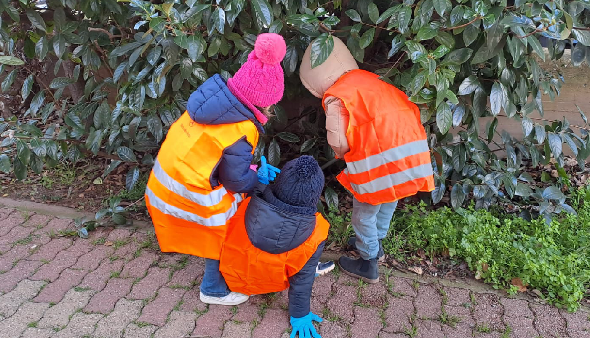 Comune di Noci: i bambini della Scuola Giovanni XXIII danno un esempio di sensibilità ambientale Comune di Noci: i bambini della Scuola Giovanni XXIII danno un esempio di sensibilità ambientale
