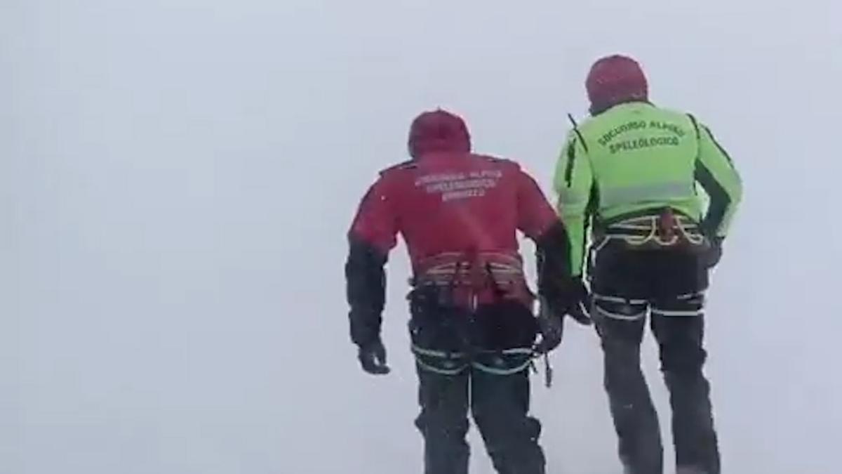 Gran Sasso, trovati i corpi degli alpinisti dispersi Gran Sasso, trovati i corpi degli alpinisti dispersi