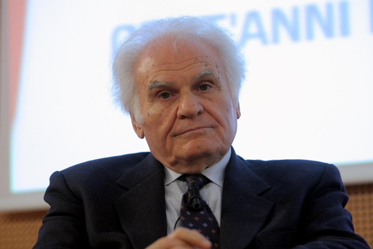 È morto Walter Pedullà, saggista e critico letterario. Fu presidente Rai È morto Walter Pedullà, saggista e critico letterario. Fu presidente Rai
