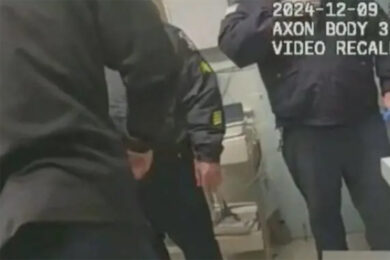New York, detenuto in manette picchiato a morte da tre guardie carcerarie