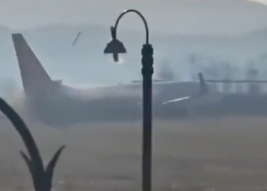 Corea del Sud; aereo esce di pista e si incendia; 181 morti | video