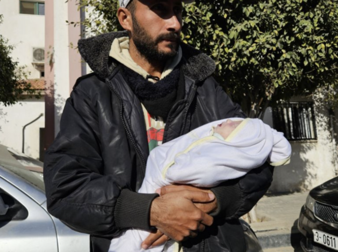 Morire di freddo a Gaza appena nati Morire di freddo a Gaza appena nati